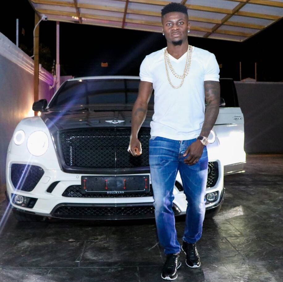 Obafemi Martins and his cars (2)