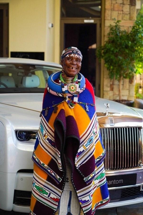 Rolls Royce Phantom Esther Mahlangu - Cheki Nigeria 1