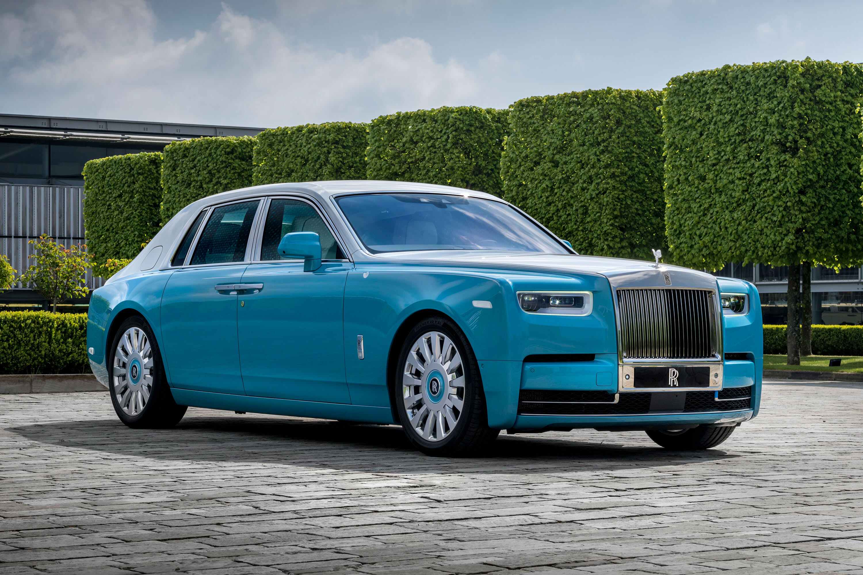 Rolls Royce - Cars Nigerian billionaires drive - Cheki Nigeria