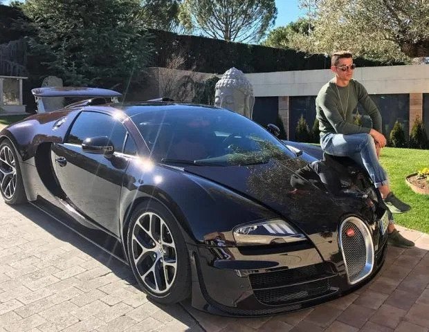 Ronaldo with his Bugatti Veyron