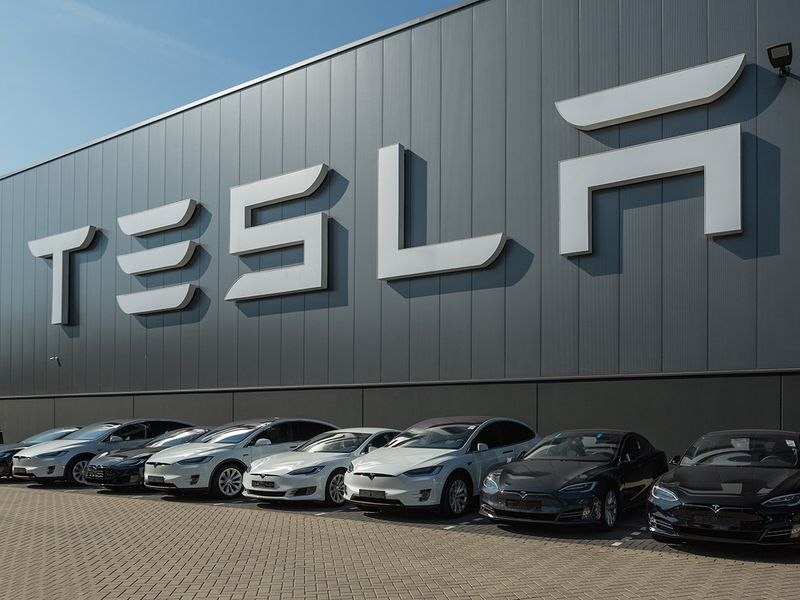 Tesla - Covid19 carmakers shut down