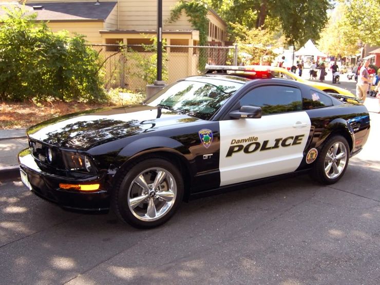 Fastest police cars in the world - Ford Mustang - The United States