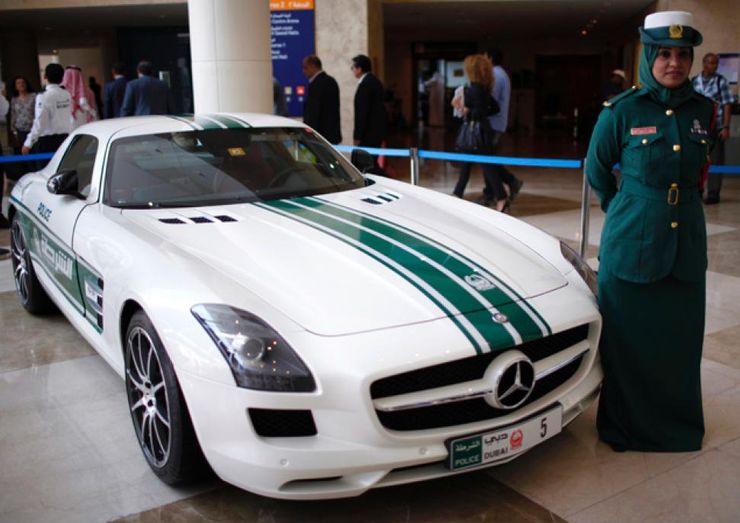 Fastest police cars in the world - Mercedes SLS AMG - Dubai